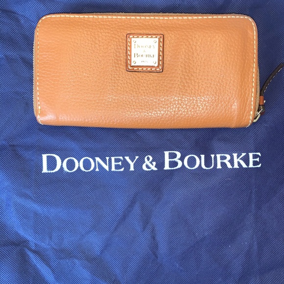 Dooney and Bourke - Picture 6 of 8